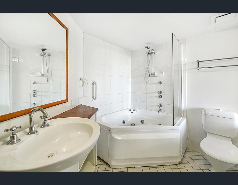 Surfers/Broadbeach Pool View. Free Parking & Wifi Gold Coast Exterior foto